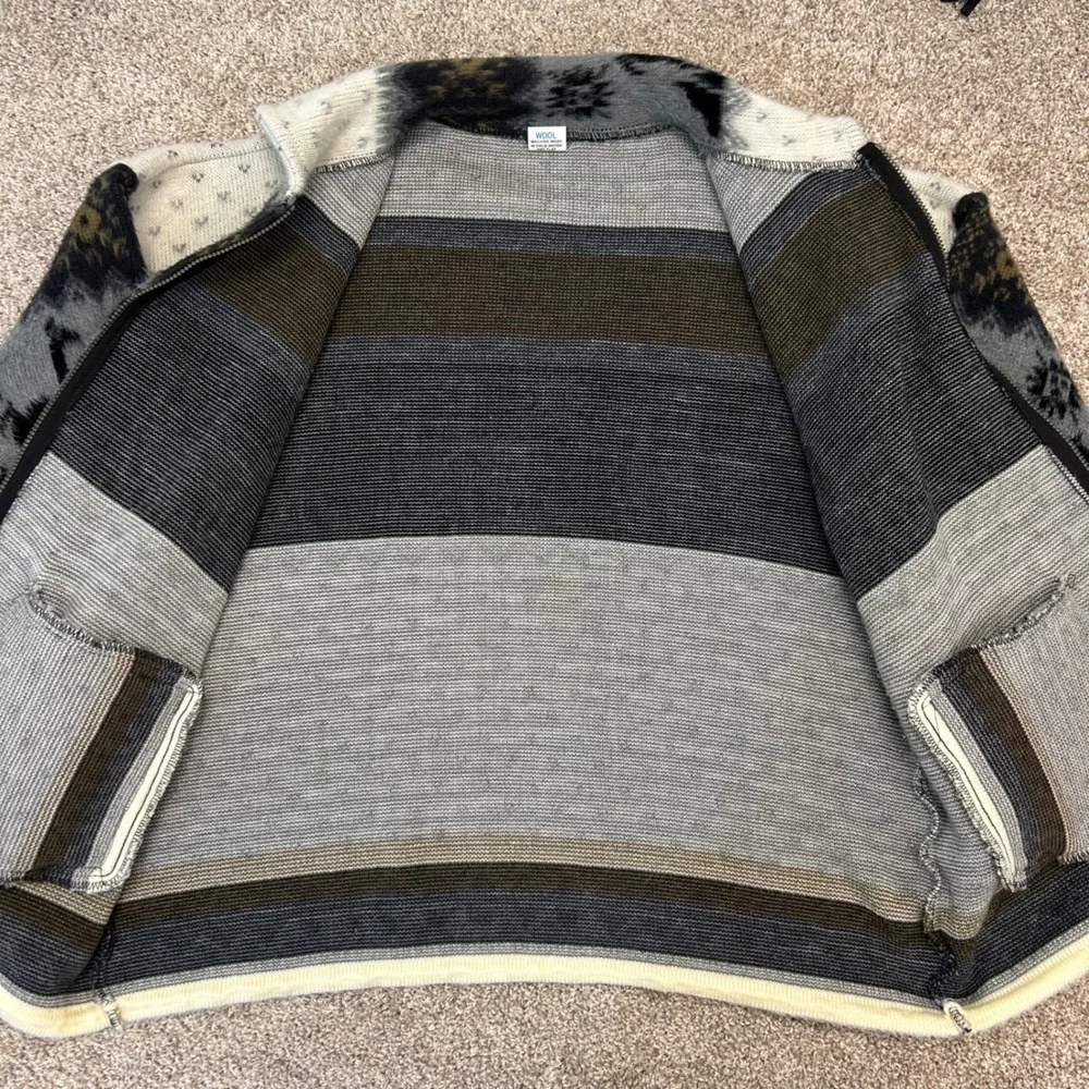 Yari Artesanias Full Zip‎ Wool Sweater Men Size XL Wrap Around Print Llama